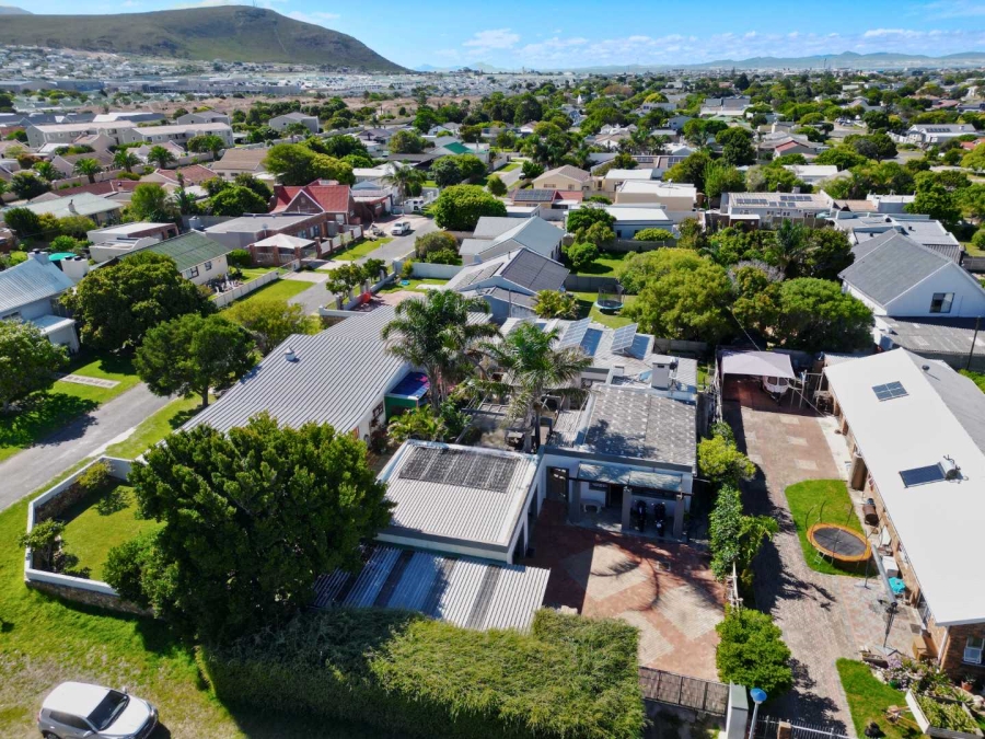 4 Bedroom Property for Sale in Sandbaai Western Cape